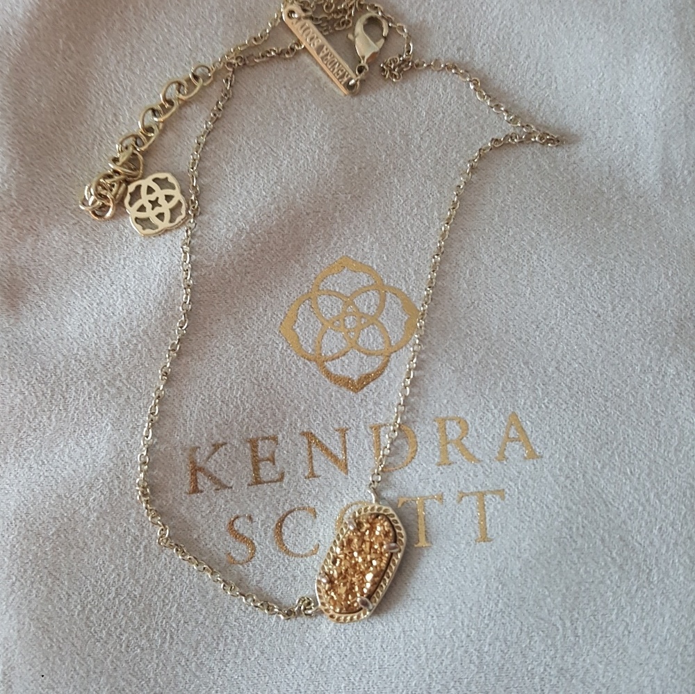 Kendra Scott necklace